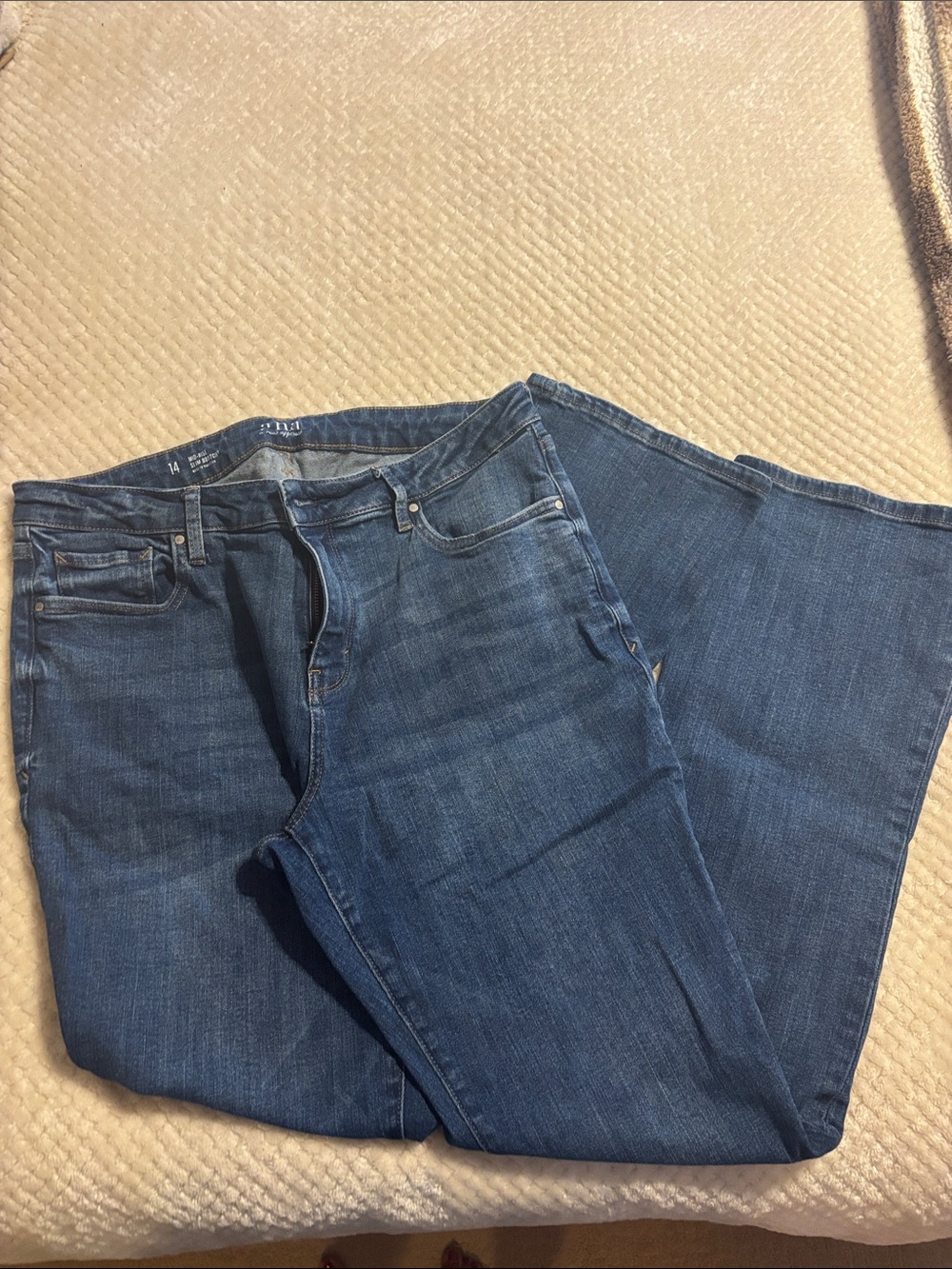 Wide-Leg Women's Jeans in Medium Blue